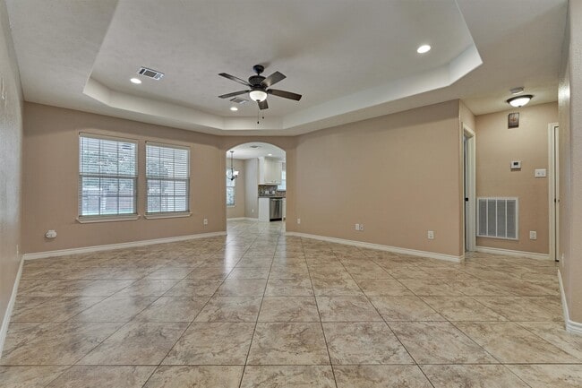 Building Photo - 10657 Royal Cavins Dr