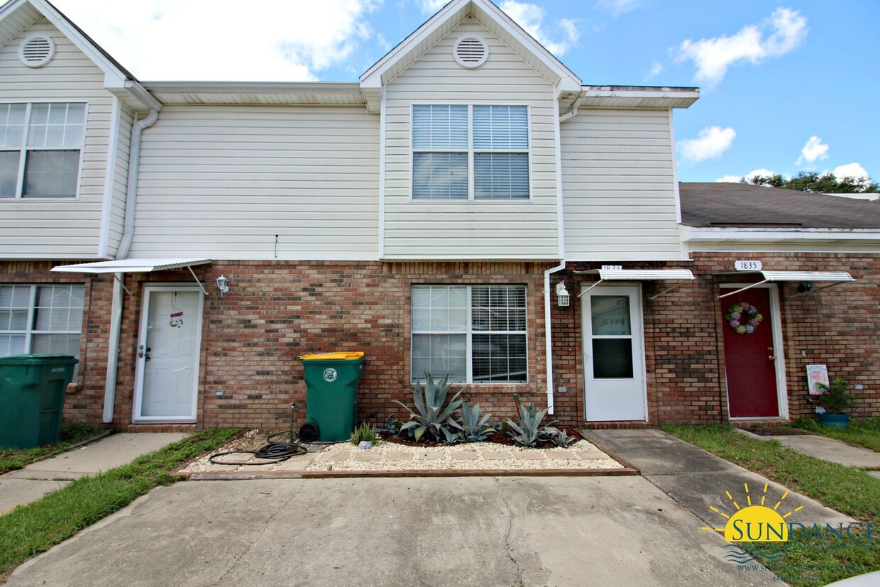 Foto principal - Spacious 2 Bedroom Townhouse in Fort Walton