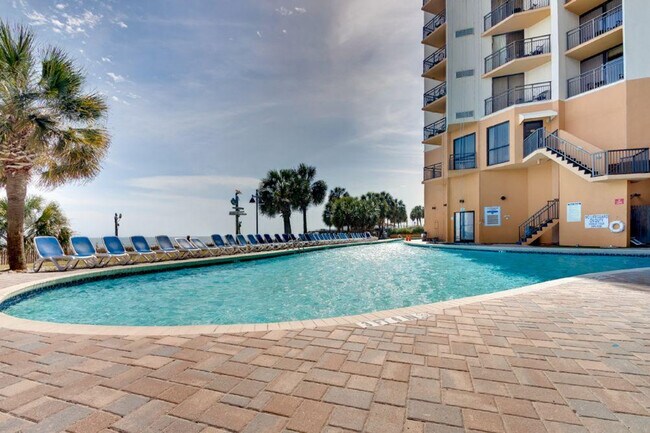Building Photo - 2710 N Ocean Blvd