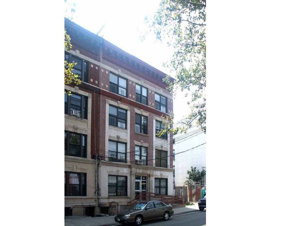 Primary Photo - 2252 Bassford Ave
