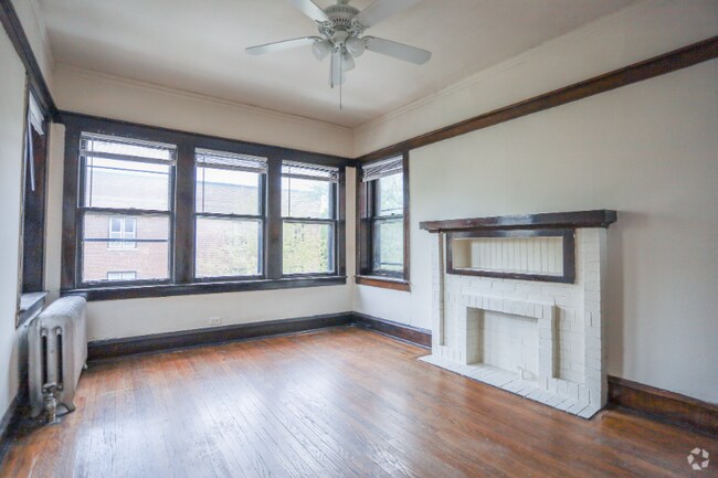 Building Photo - 1535 W Cornelia Ave