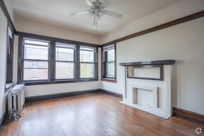 Building Photo - 1535 W Cornelia Ave