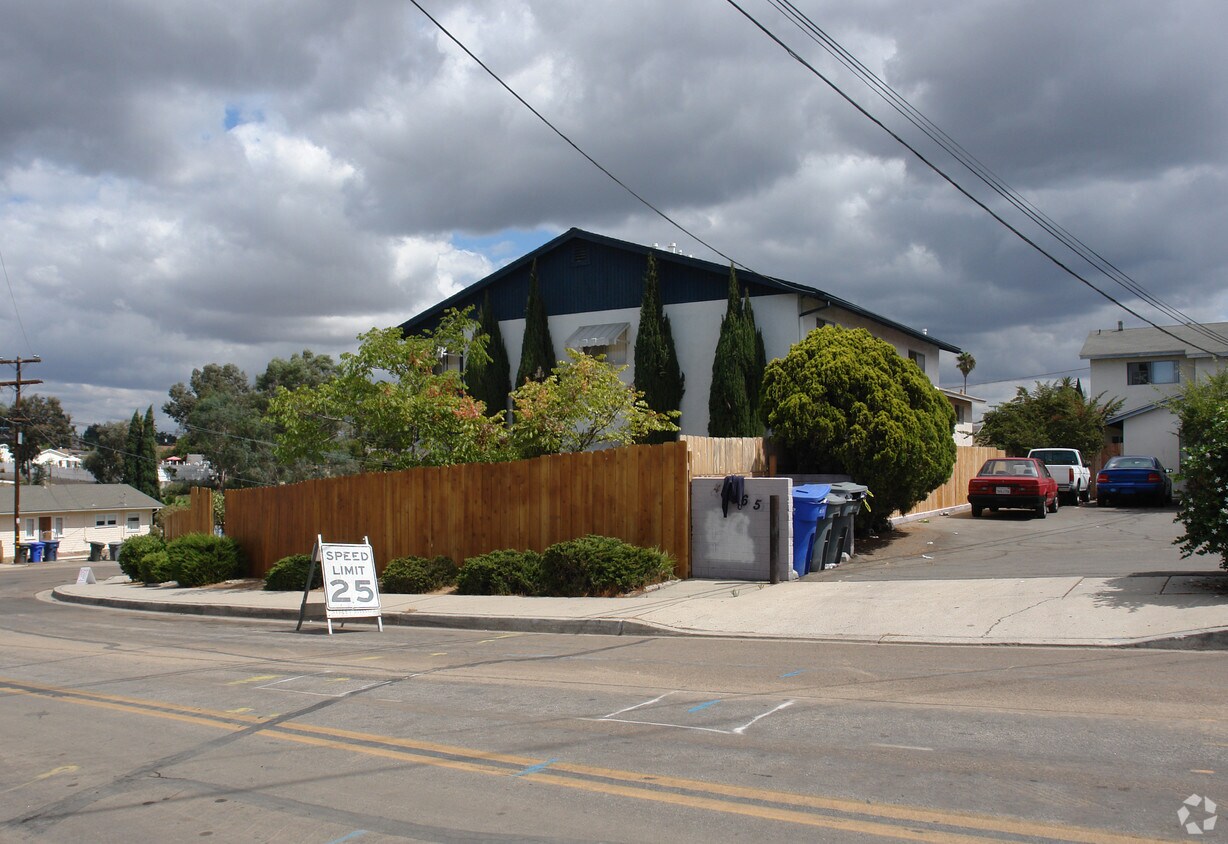 Building Photo - 4975 Comanche Dr