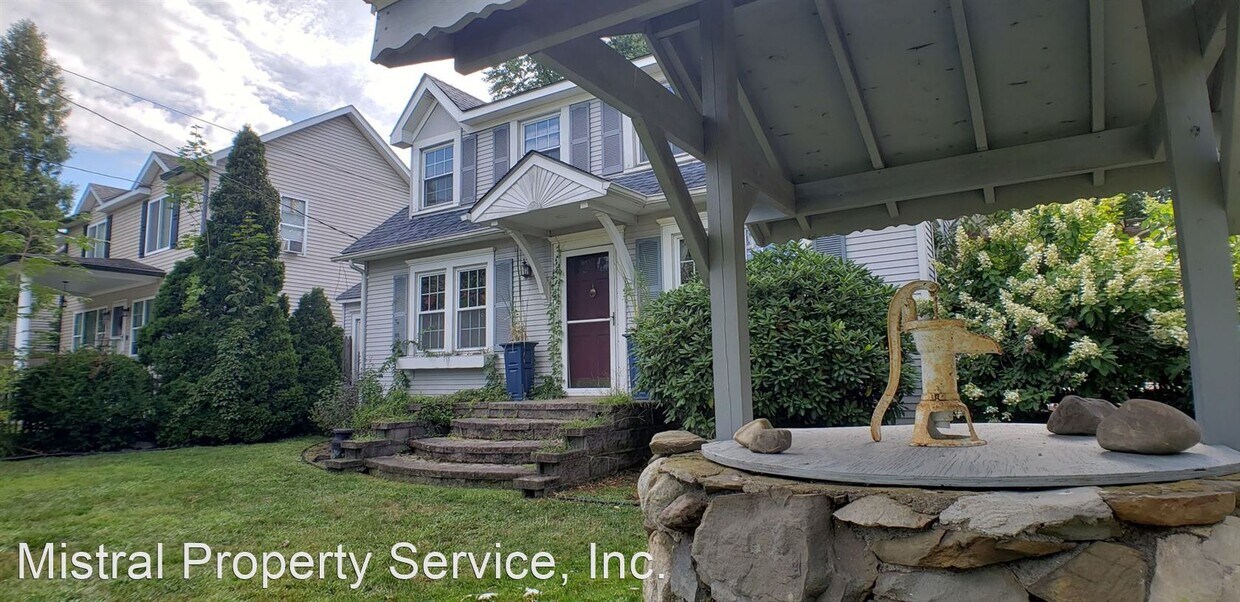 Primary Photo - 4 br, 2 bath House - 251 Quassaick