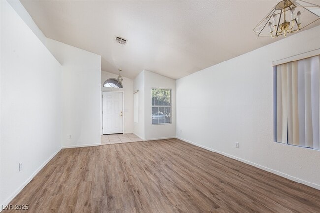 Foto del edificio - 8109 Defiance Ave