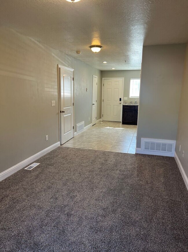 Foto del edificio - Newly Remodeled Townhome