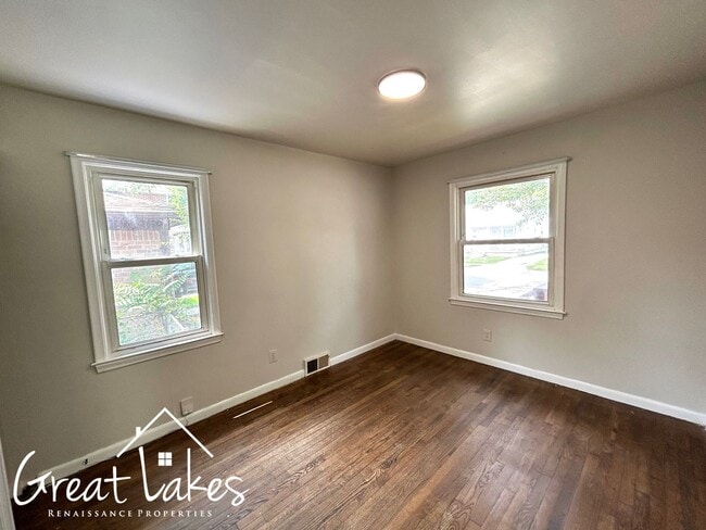 Building Photo - Charming 3 Bedroom 1 Bathroom now availabl...
