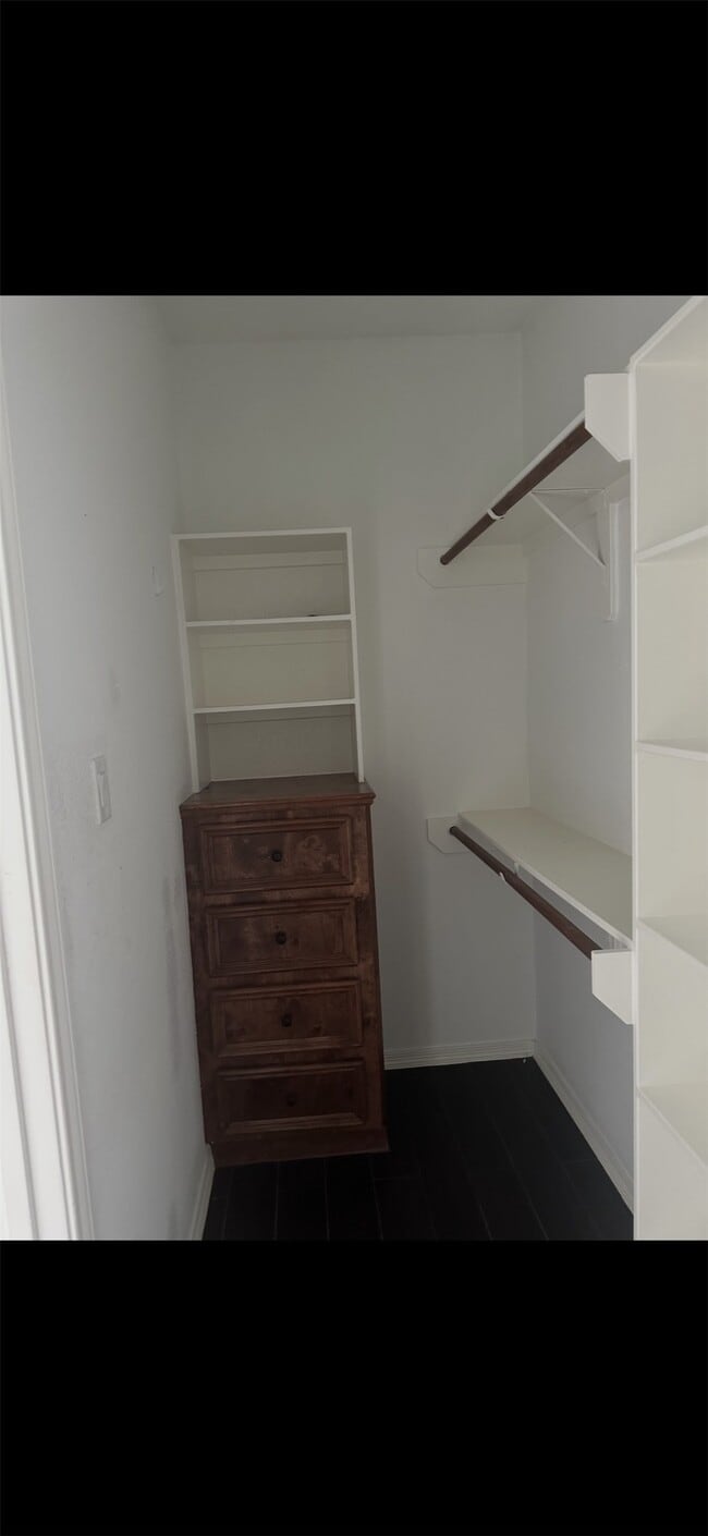 Building Photo - 1226 Nantucket St