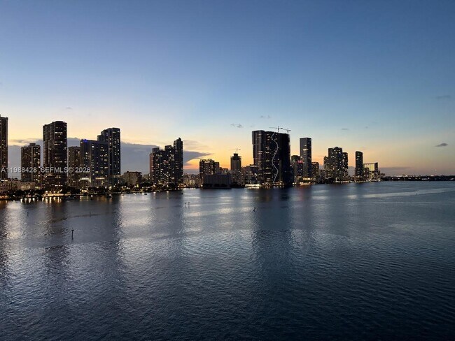 Foto del edificio - 801 N Venetian Dr