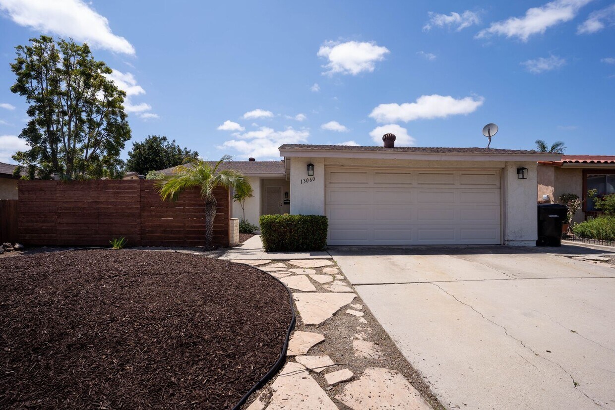 Primary Photo - Updated and Remodeled 4 bedroom 2 bath hom...