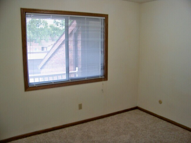Building Photo - 1301 Brian Plz