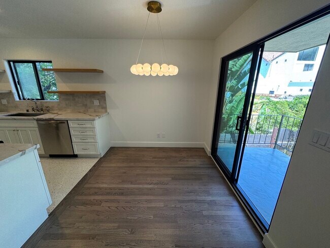 Foto del edificio - 6345 Primrose Ave