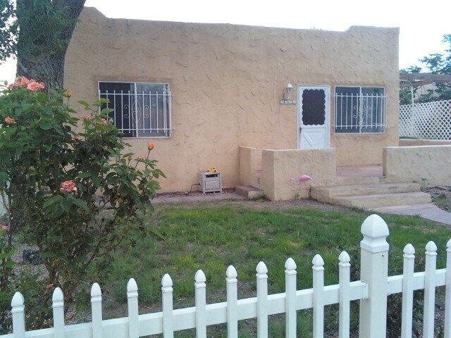 Building Photo - MONTERY HEIGHTS CNM/UNM DARLING 2 Bedroom ...
