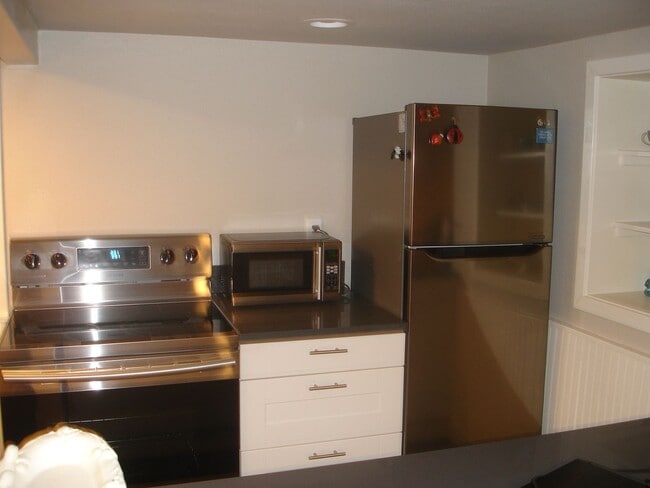 Building Photo - 198 E 1st Ave