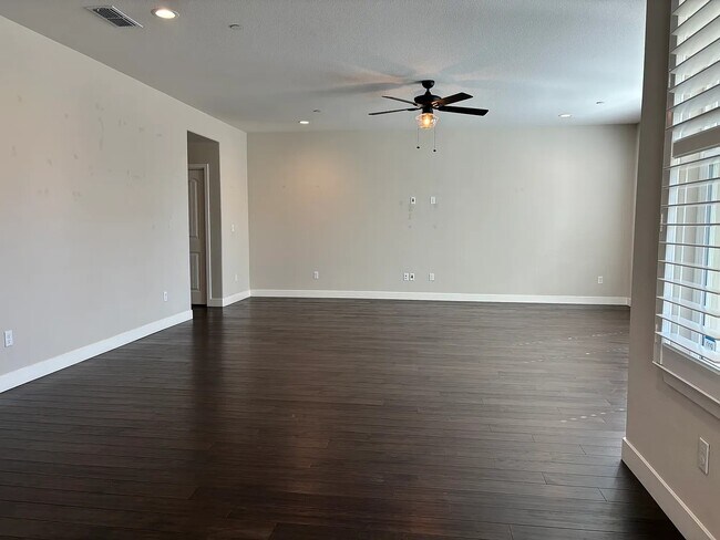 Foto del edificio - 3281 Crocker Dr