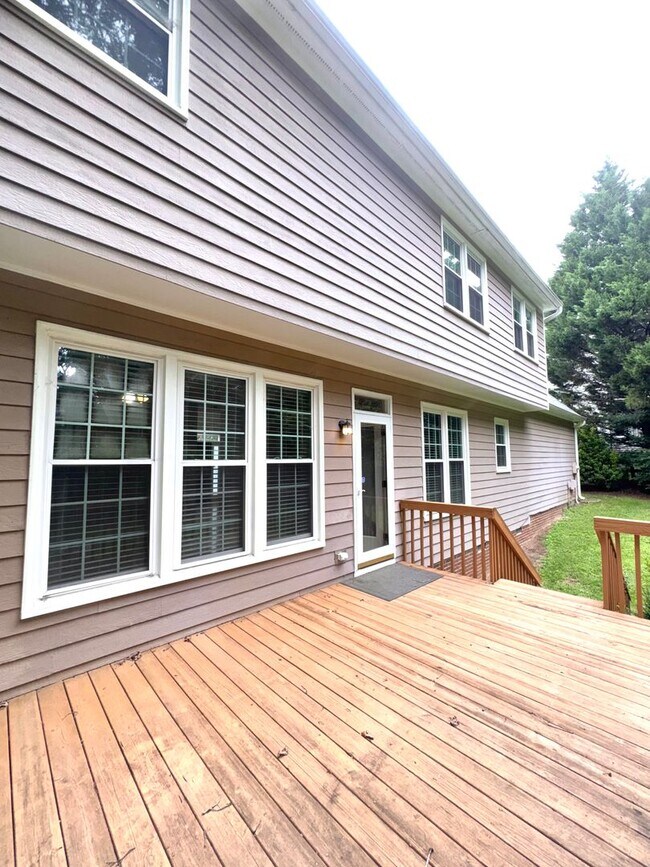 Building Photo - Spacious 4BR 2.5BA Home in Adams Farm with...