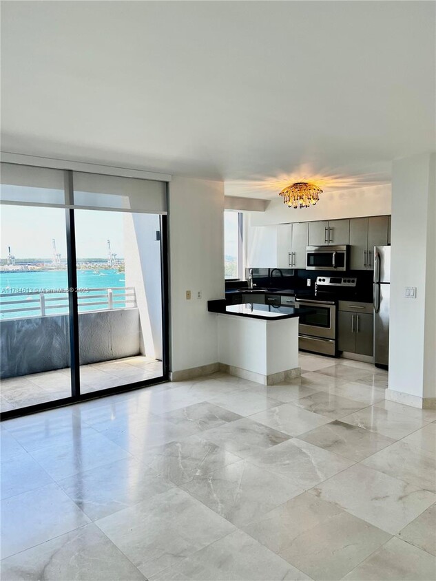 Foto principal - 1330 West Ave