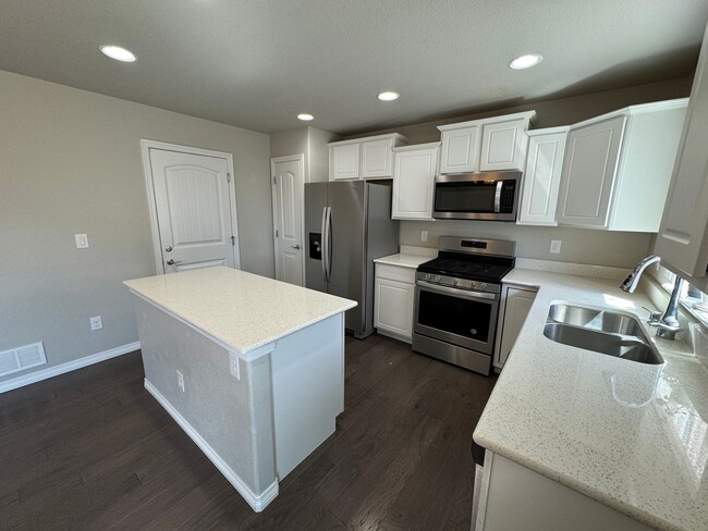 Building Photo - 3 Bedroom Home Minutes from Military Bases!
