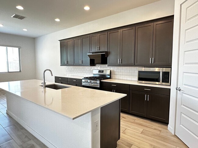 Foto del edificio - LIKE NEW GATED CHANDLER COMMUNITY 3 BEDROO...