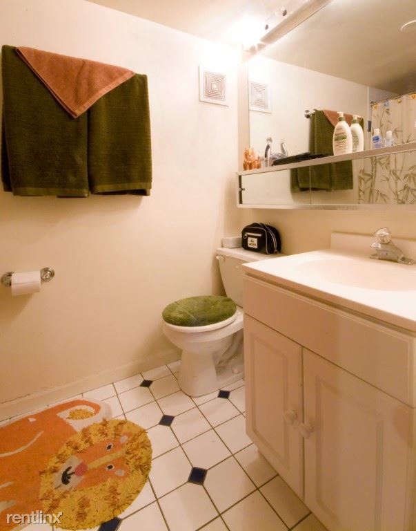 Primary Photo - 611 W Briar Pl