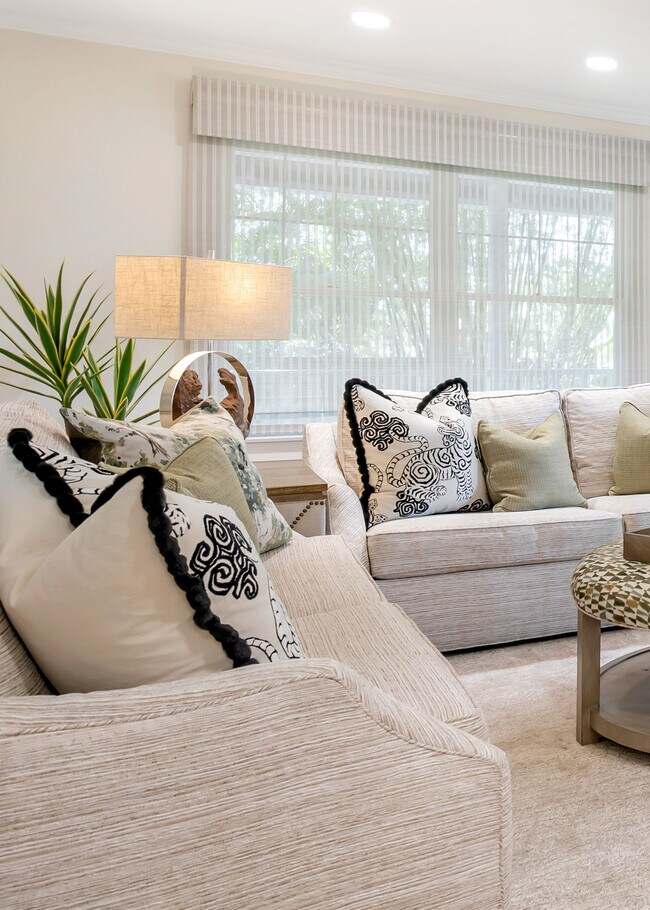 Living Room - 855 N Indian River Dr
