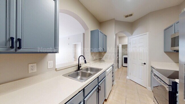 Foto del edificio - 7990 Baymeadows Rd E