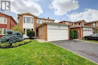 Building Photo - 10 Blenheim Dr