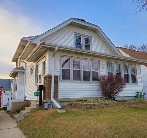 Upper unit - 3291 S 3rd St