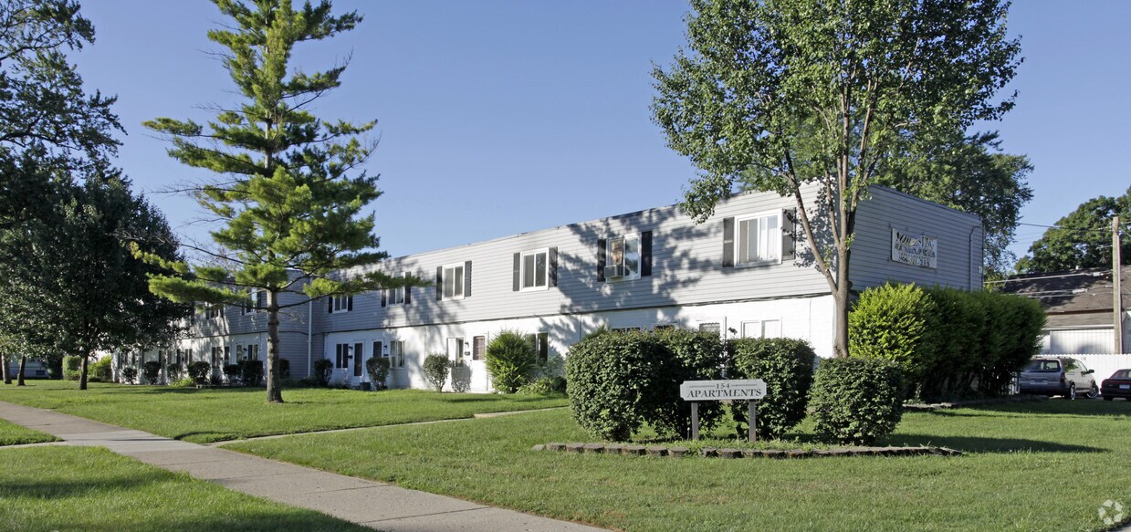 Primary Photo - Dickinson Manor Apartments