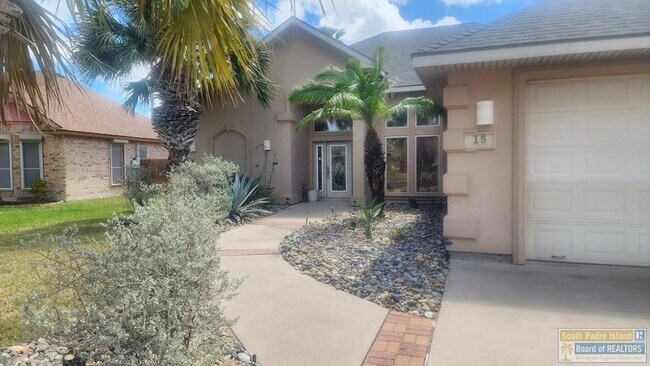 Foto del edificio - 15 Cypress Point Dr