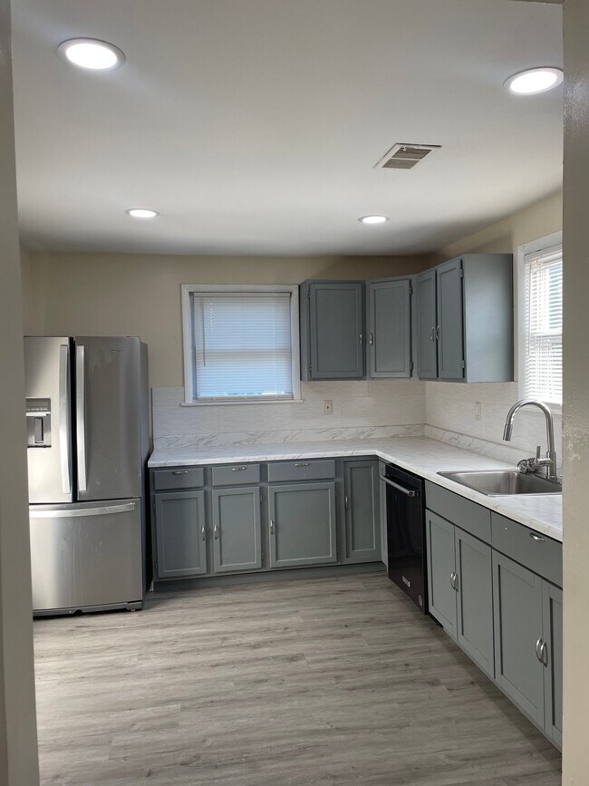 Foto del edificio - 5515 Summerfield Ave