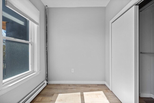 Foto del edificio - 300 Marginal St