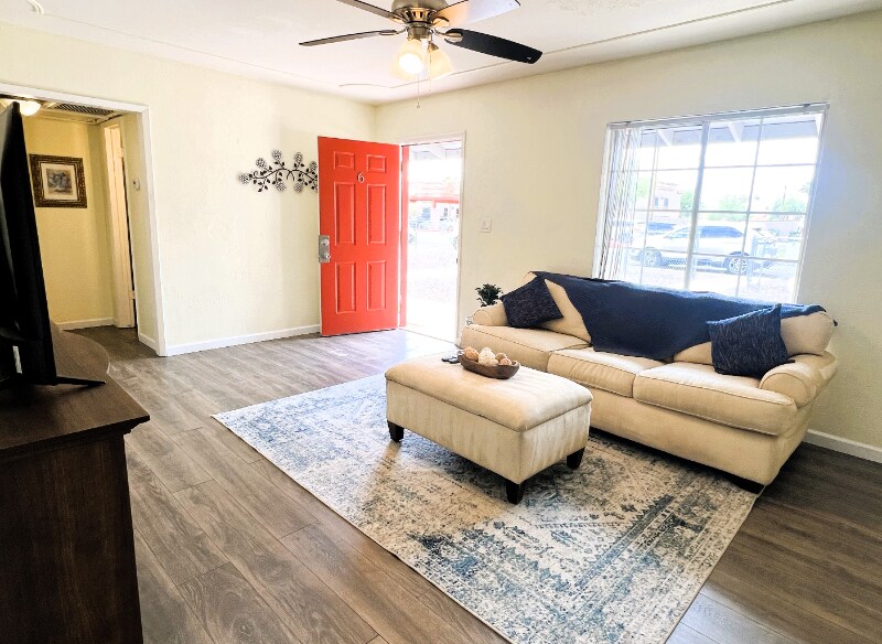Foto principal - 3002 E McKinley St