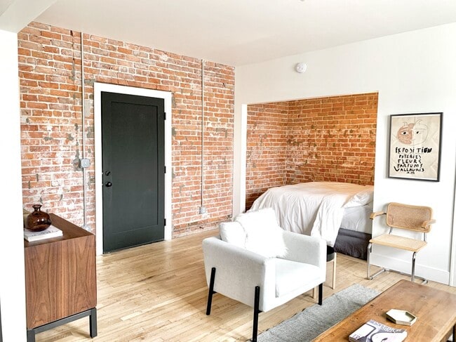 Building Photo - The Charlotte Apts