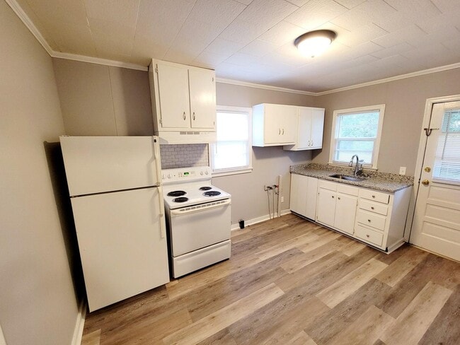 Foto del edificio - Your Cozy New Home Awaits in Burlington!