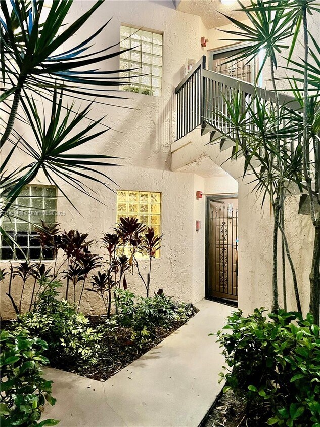 Foto principal - 10730 NW 14th St