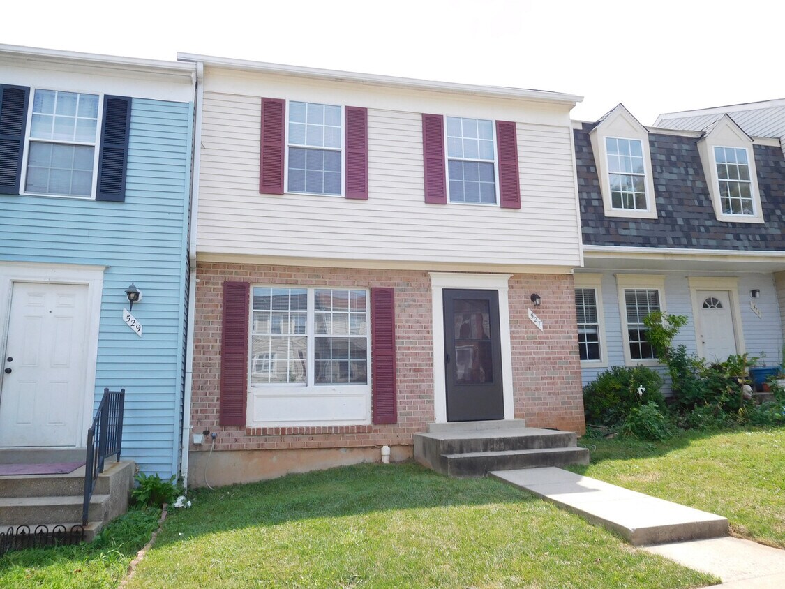 Primary Photo - Spacious Townhome Close To EVERYTHING