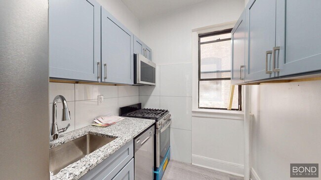 Foto del edificio - 215 W 80th St