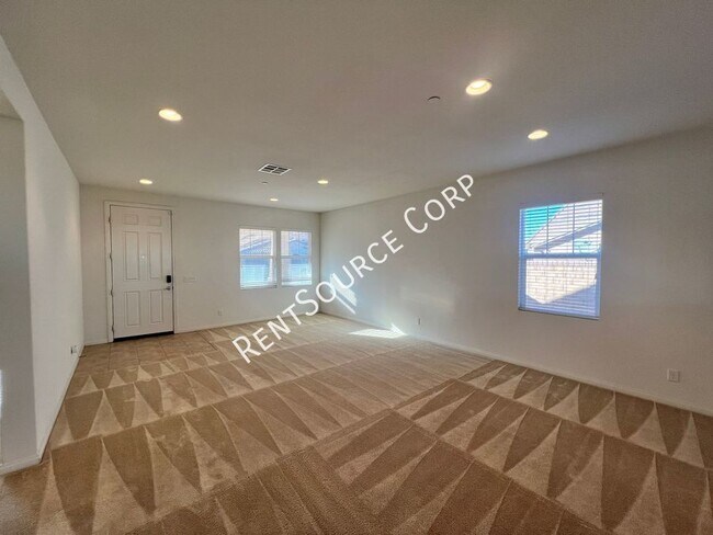 Foto del edificio - 5 Bedroom Two Story Home for Rent in West ...