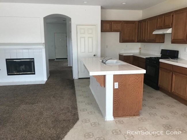 Building Photo - 4 bedroom in Palmdale CA 93552-5354