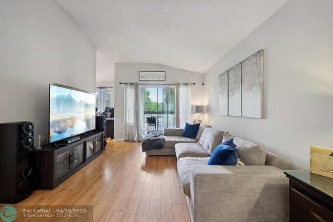 Building Photo - 9933 Westview Dr