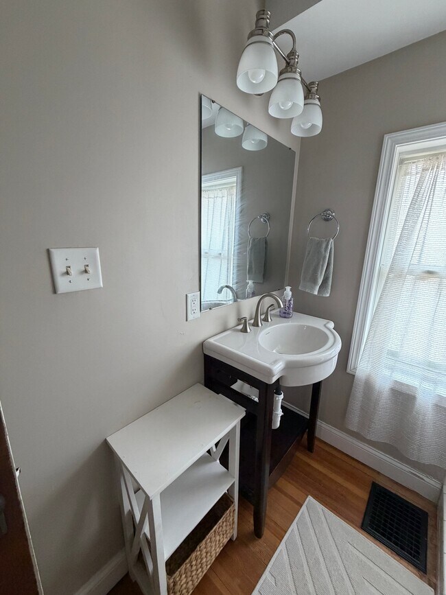 Foto del edificio - 726 1st St NW