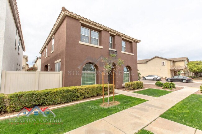 Building Photo - 881 S Adam Wy