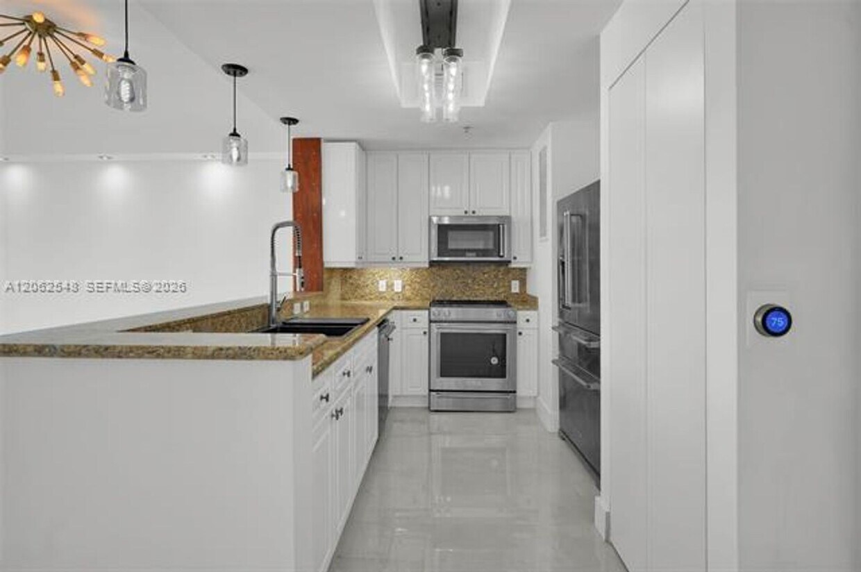 Photo - 808 Brickell Key Dr cu-3007