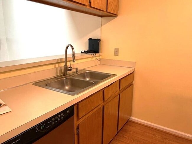 Foto del edificio - Two Bedroom 2 Bath Townhome
