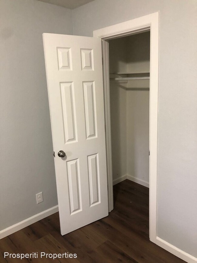 Building Photo - 3 br, 1 bath House - 2133 W Calhoun St