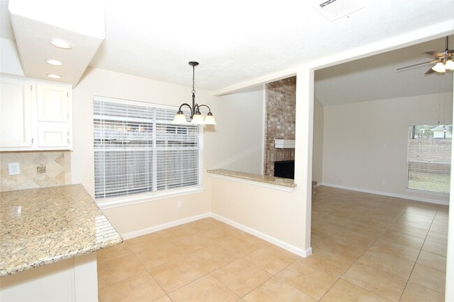 Building Photo - 2731 Colony Dr