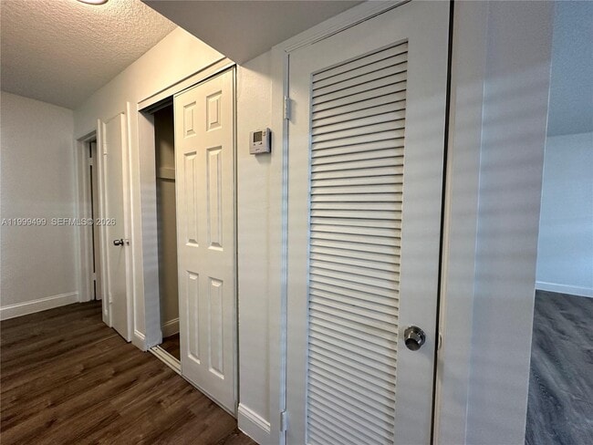 Foto del edificio - 2500 Johnson St