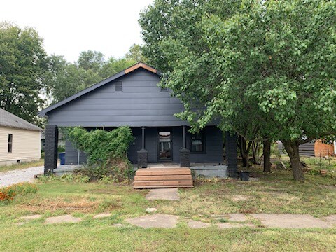 Primary Photo - 327 E 16th St