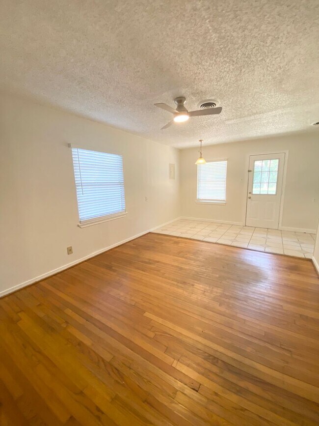 Foto del edificio - 2119 Glenhaven St